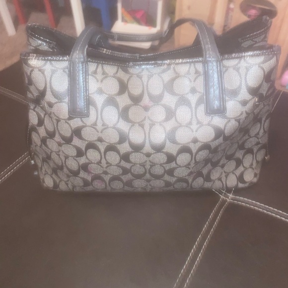 Coach flawed - Picture 9 of 13